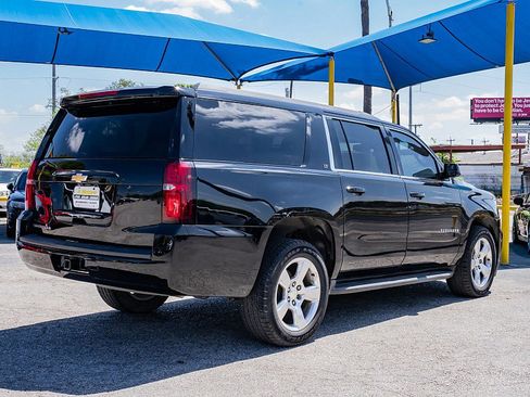 Used 2018 Chevrolet Suburban LT image 5