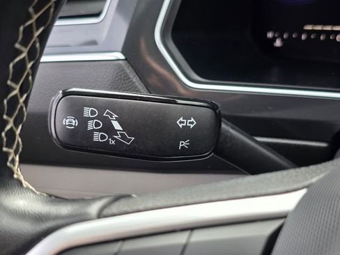 Used 2022 Volkswagen Tiguan SE image 36