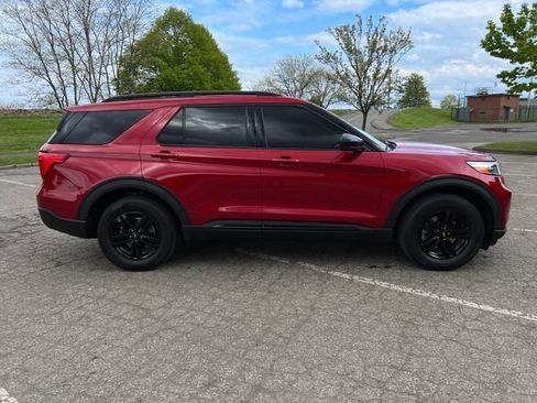 Used 2022 Ford Explorer XLT AWD/4WD image 12