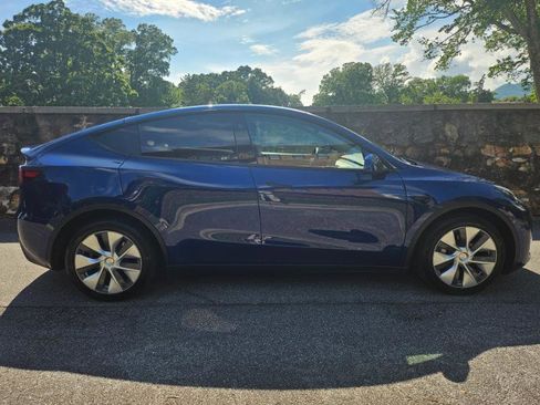 Used 2023 Tesla Model Y Long Range AWD/4WD image 10