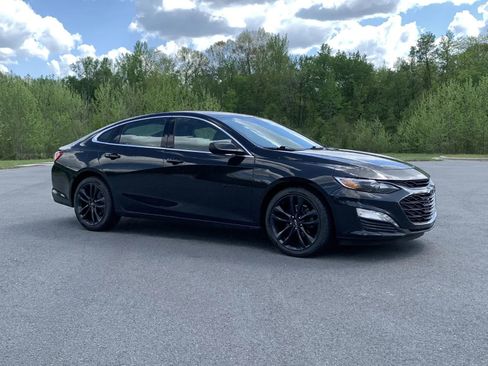 Used 2020 Chevrolet Malibu LT FWD image 1