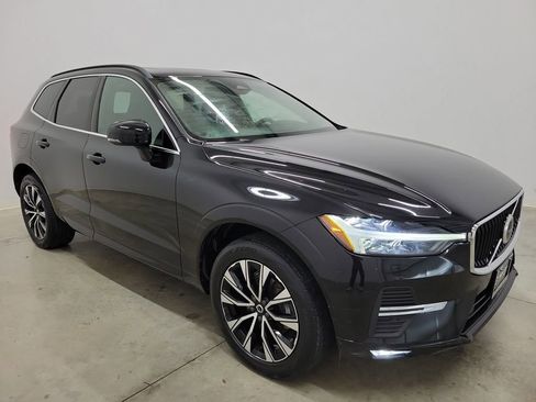 Certified 2025 Volvo XC40 B5 Plus image 4