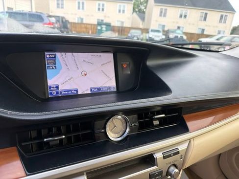 Used 2013 Lexus ES 300h w/ Luxury Pkg FWD image 23