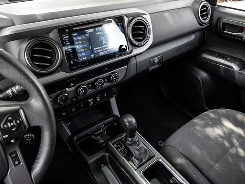 Used 2019 Toyota Tacoma TRD Sport w/ Technology Package image 32