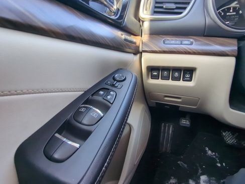 Used 2018 Nissan Maxima Platinum image 21