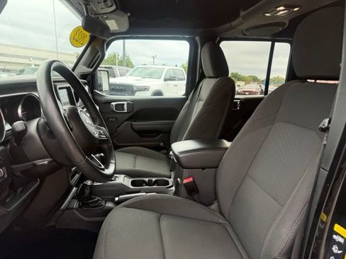 Used 2023 Jeep Wrangler Unlimited w/ Cold Weather Group AWD/4WD image 8