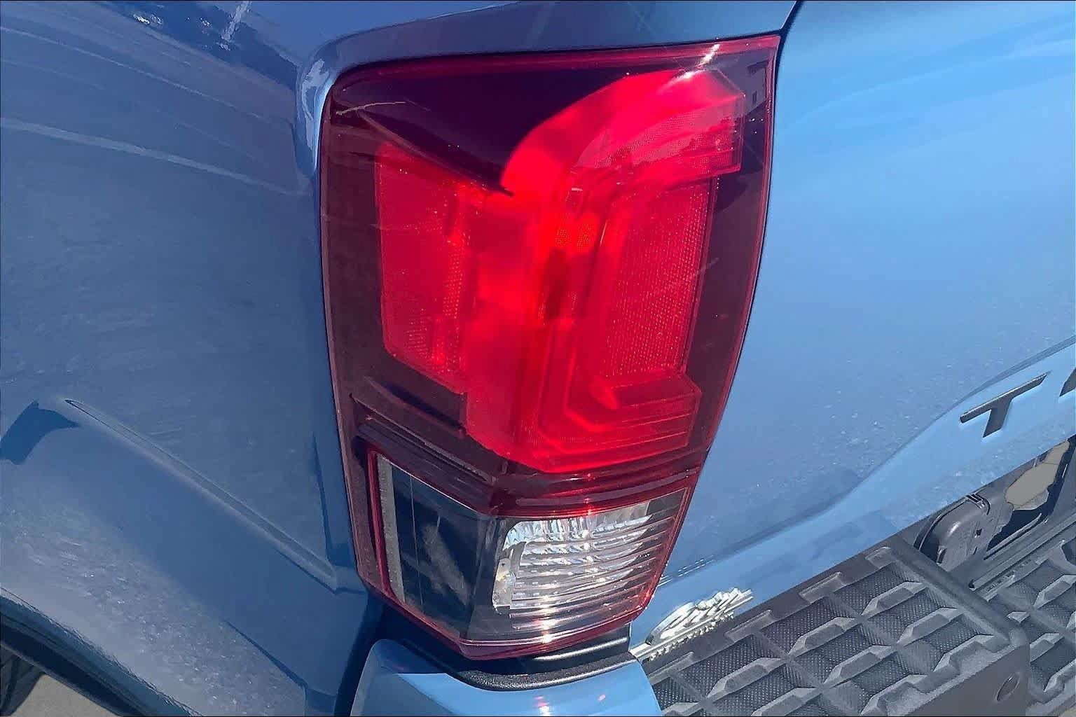Used 2019 Toyota Tacoma TRD Off-Road w/ Technology Package AWD/4WD image 28