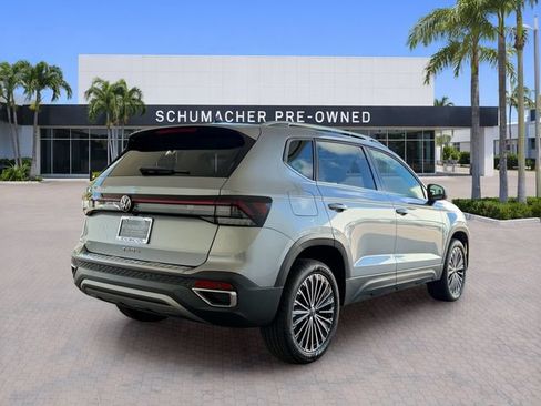 Used 2025 Volkswagen Taos SE FWD image 7