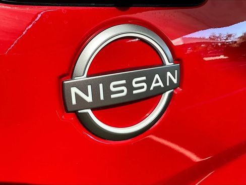 Used 2023 Nissan Titan SV w/ SV Convenience Package RWD image 30