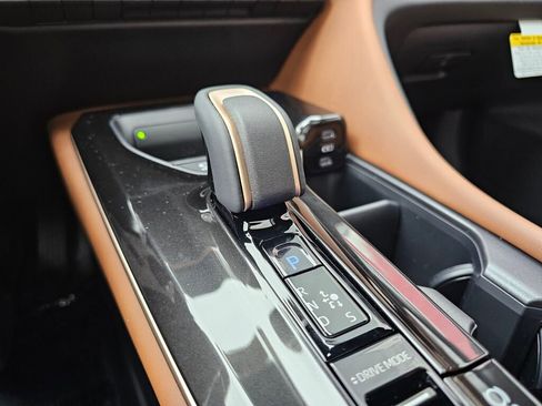 New 2026 Toyota Crown Signia image 21