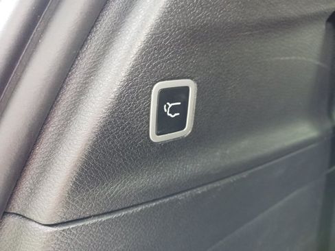 Used 2025 Chrysler Pacifica Limited FWD image 32