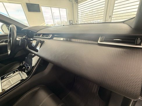 Used 2020 Land Rover Range Rover Velar R-Dynamic S image 25