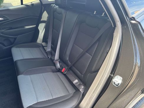 Used 2025 Chevrolet Trax LT w/ LT Convenience Package image 37