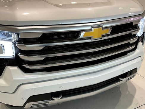 Used 2024 Chevrolet Silverado 1500 High Country AWD/4WD image 35
