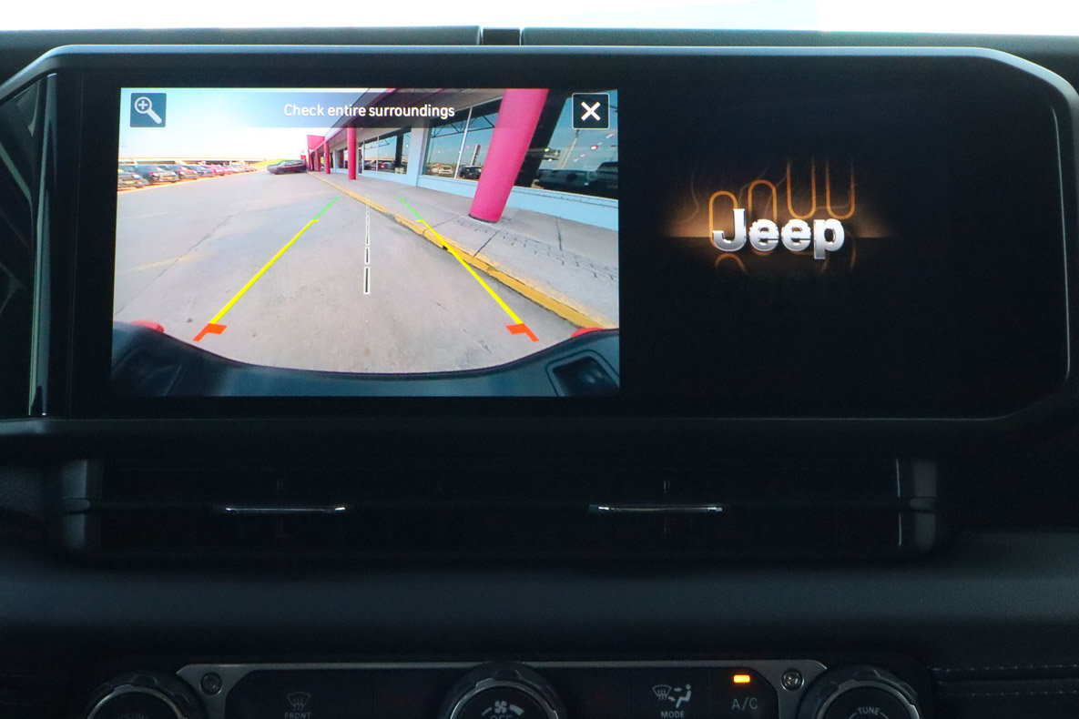 Used 2026 Jeep Gladiator Mojave AWD/4WD image 12