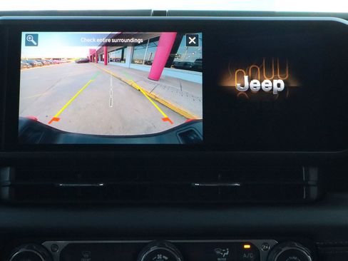 Used 2026 Jeep Gladiator Mojave AWD/4WD image 12
