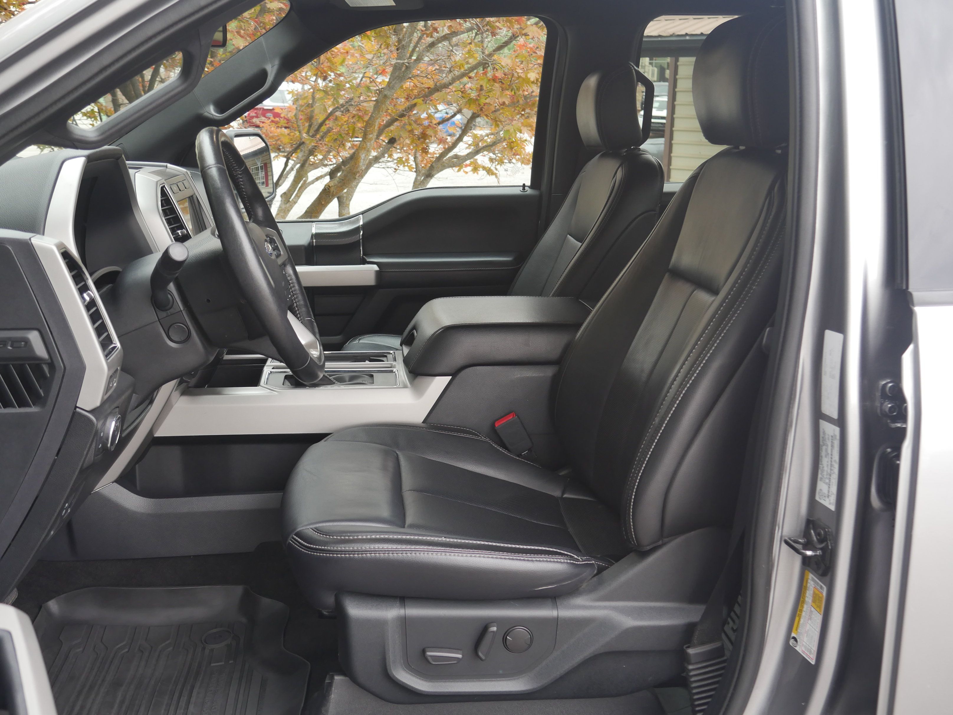 Used 2020 Ford F150 Lariat w/ Equipment Group 502A Luxury AWD/4WD image 3