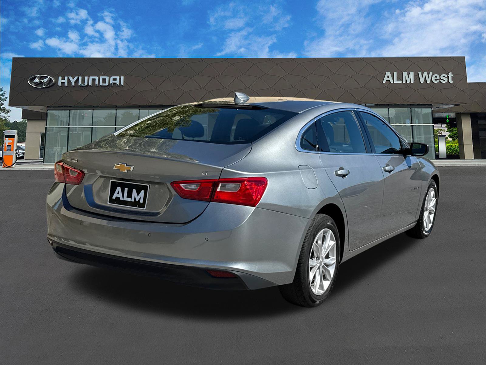 Used 2025 Chevrolet Malibu LT FWD image 5