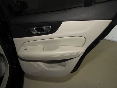 Used 2020 Volvo S60 T5 Momentum w/ Premium Package FWD image 19