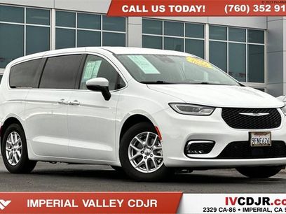 Used 2023 Chrysler Pacifica Touring-L
