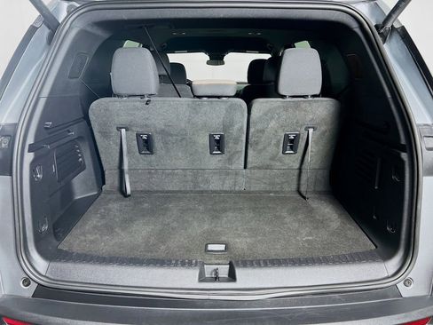 Used 2025 Chevrolet Traverse LT image 26