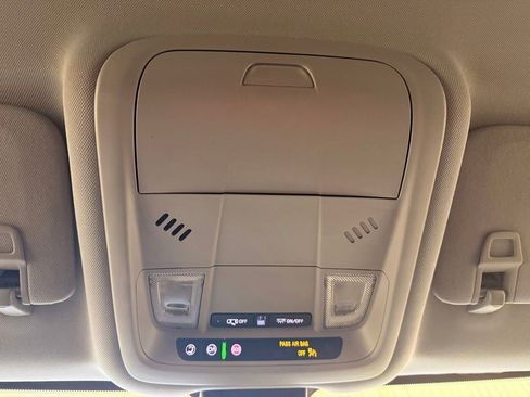 Used 2024 GMC Terrain SLE image 30