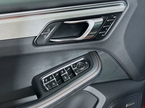 Certified 2023 Porsche Macan S AWD/4WD image 20