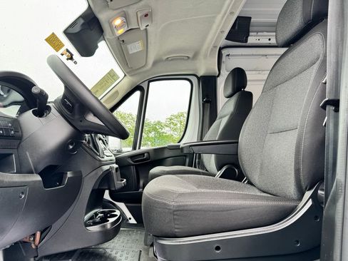 Used 2024 RAM ProMaster 2500 w/ Convenience Group FWD image 17
