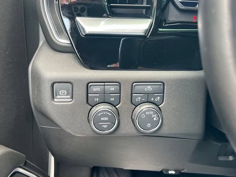 Used 2022 Chevrolet Silverado 1500 LT w/ Z71 Off-Road Package AWD/4WD image 25