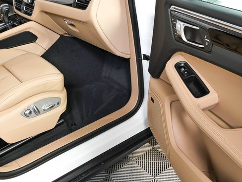 New 2026 Porsche Macan AWD/4WD image 27