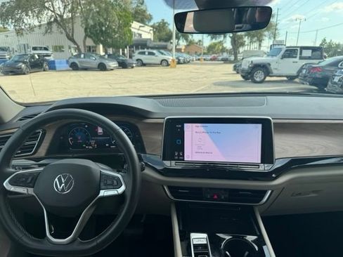 Used 2025 Volkswagen Atlas SE FWD image 9