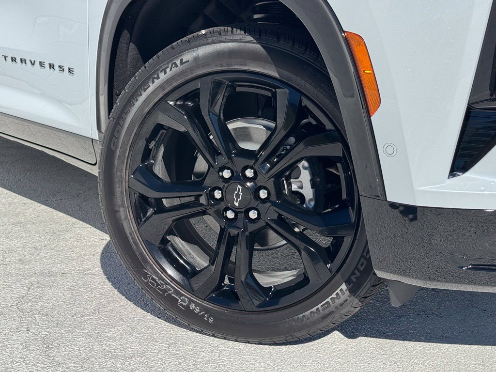 New 2027 Chevrolet Traverse RS w/ LPO, Floor Liner Package FWD image 7