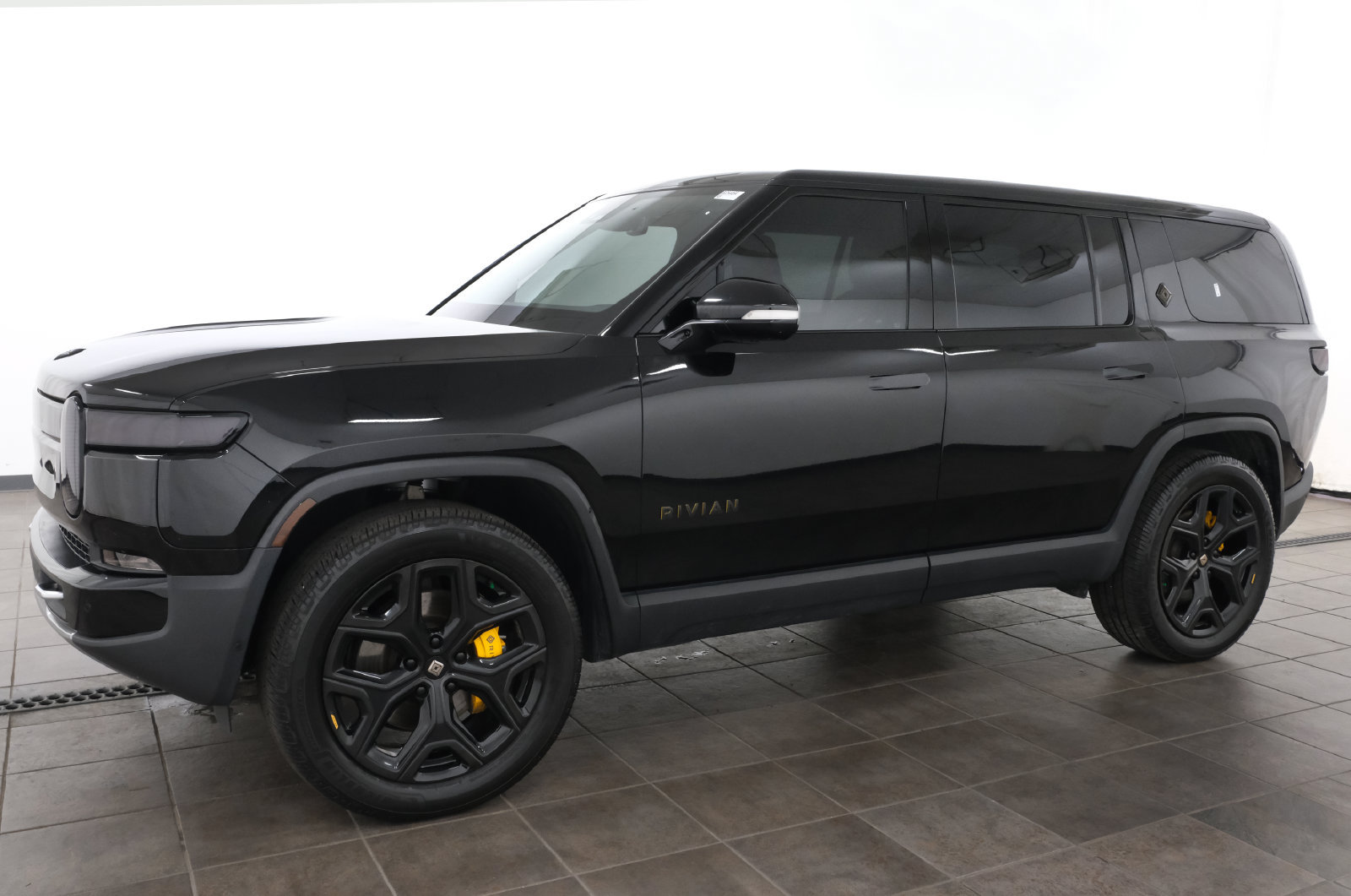 Used 2023 Rivian R1S Adventure Quad AWD/4WD image 3
