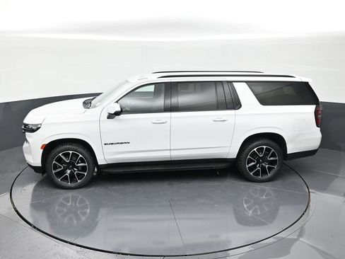 Used 2022 Chevrolet Suburban RST w/ Luxury Package image 13