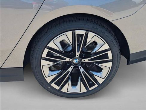 Used 2026 BMW 530i w/ Premium Package RWD image 9