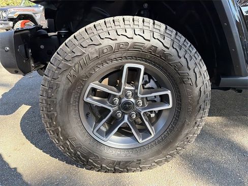 Used 2024 Jeep Gladiator Mojave image 11