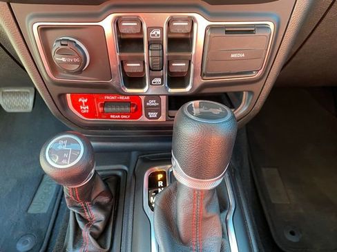 Used 2023 Jeep Wrangler Unlimited Rubicon image 17