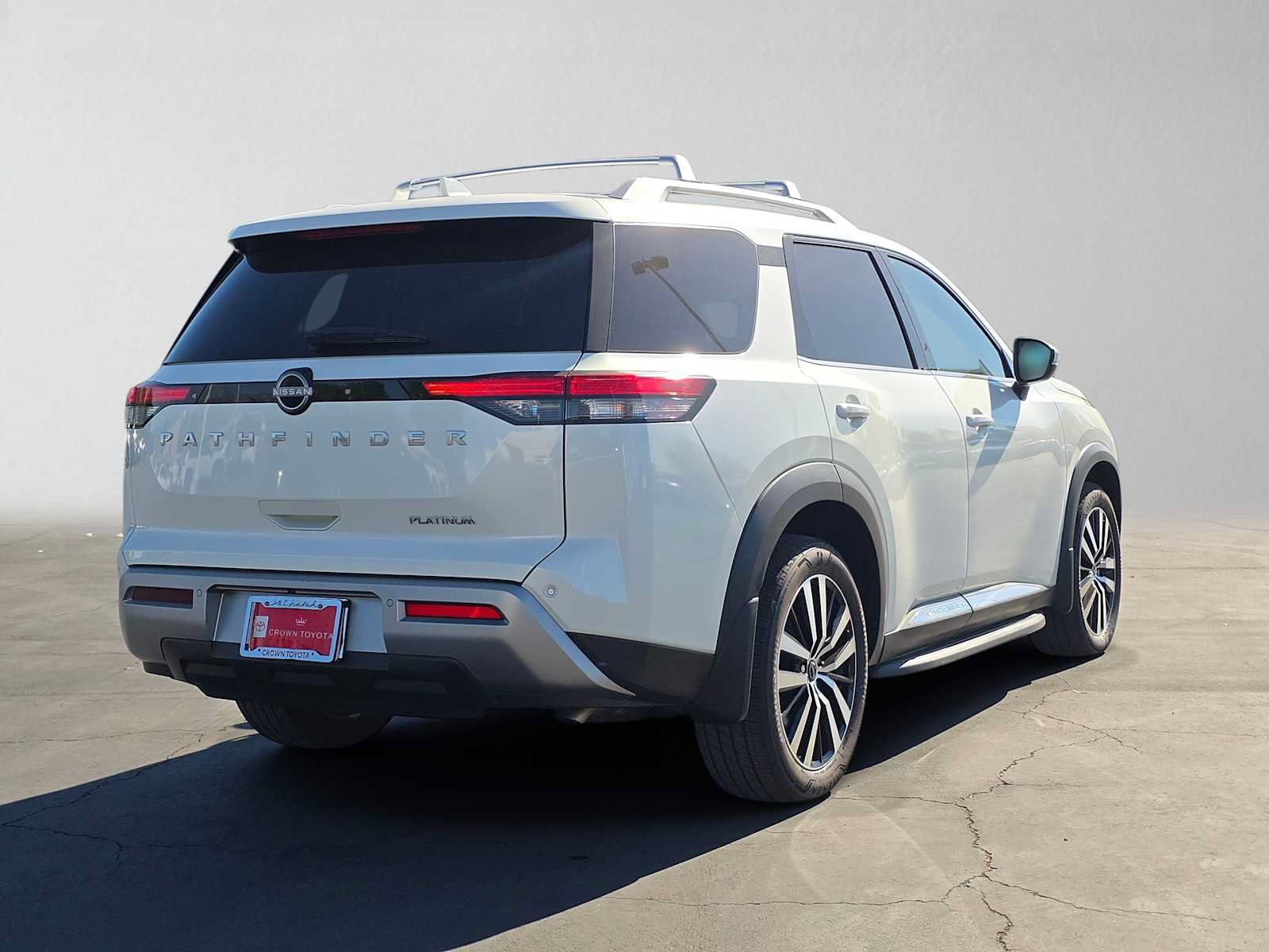 Used 2023 Nissan Pathfinder Platinum w/ Lighting Package (N93) FWD image 3