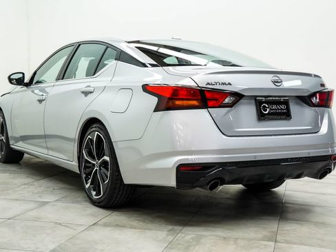 Used 2024 Nissan Altima 2.5 SR FWD image 11