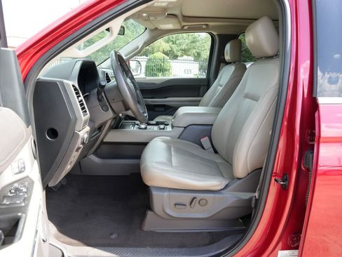 Used 2020 Ford Expedition XLT w/ Equipment Group 202A AWD/4WD image 13