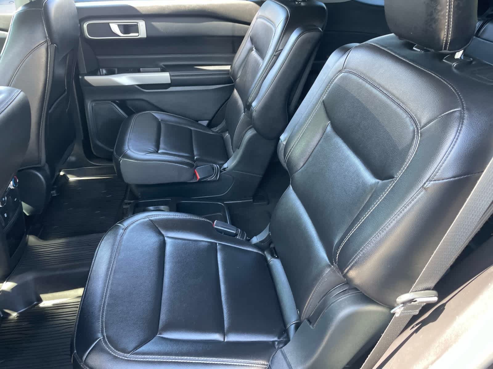 Used 2021 Ford Explorer XLT w/ Equipment Group 202A AWD/4WD image 16
