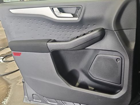 Used 2020 Ford Escape SE FWD image 24
