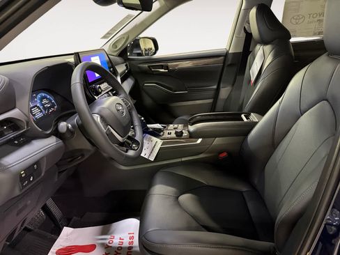 New 2026 Toyota Highlander Limited AWD/4WD image 11
