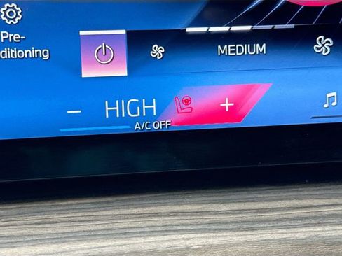 Used 2024 BMW X5 xDrive50e w/ Premium Package image 21