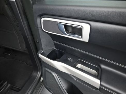 Used 2022 Ford Explorer XLT RWD image 31