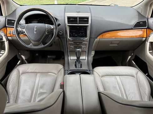 Used 2012 Lincoln MKX FWD image 11