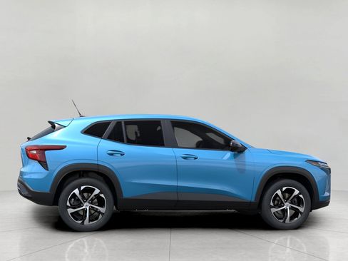 New 2026 Chevrolet Trax RS w/ Sunroof Package FWD image 5