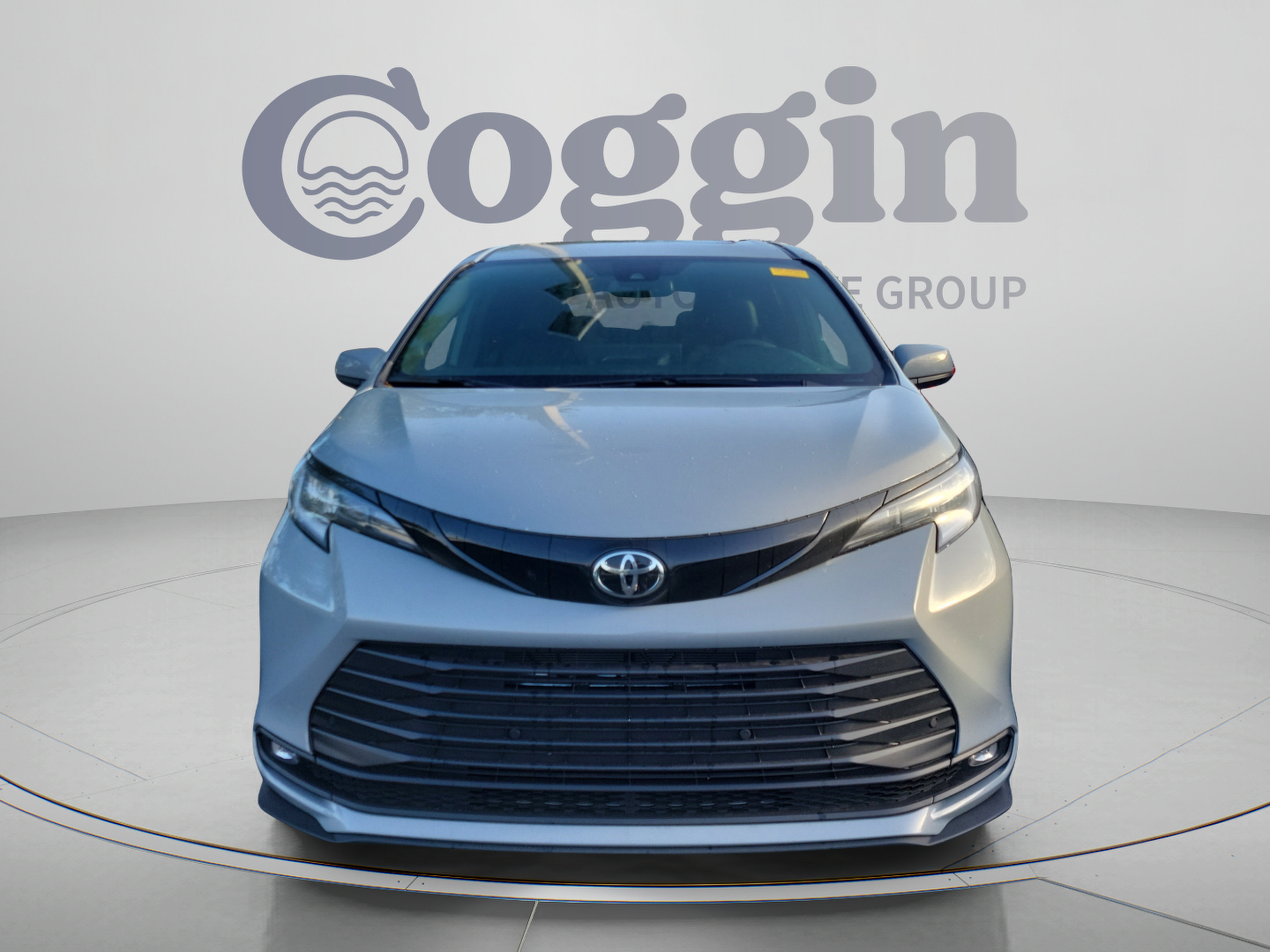 Used 2026 Toyota Sienna XLE Woodland Edition AWD/4WD image 11