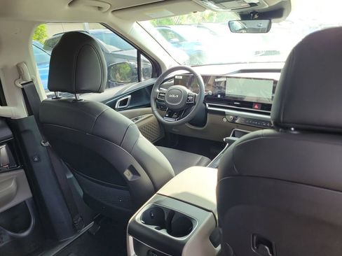 New 2026 Kia Carnival FWD image 13