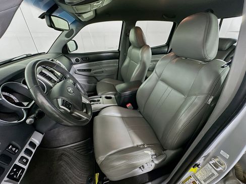 Used 2013 Toyota Tacoma PreRunner w/ TRD Sport Pkg image 13